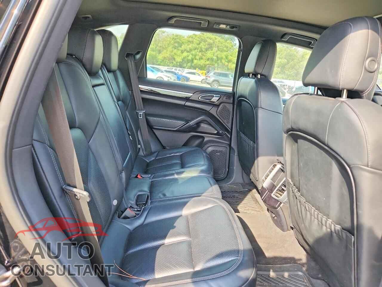 PORSCHE CAYENNE 2016 - WP1AA2A28GKA10737