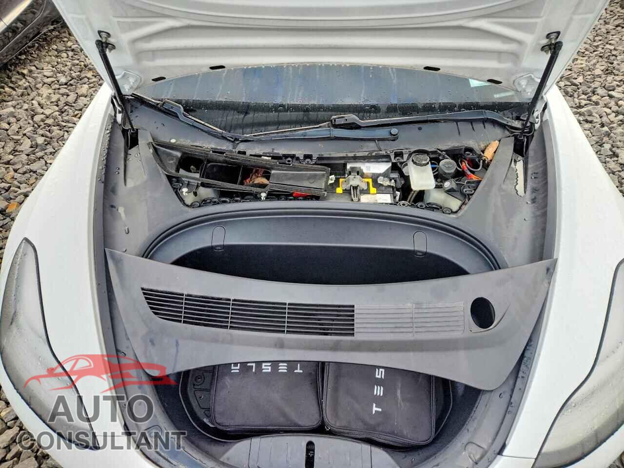 TESLA MODEL 3 2018 - 5YJ3E1EB8JF106570
