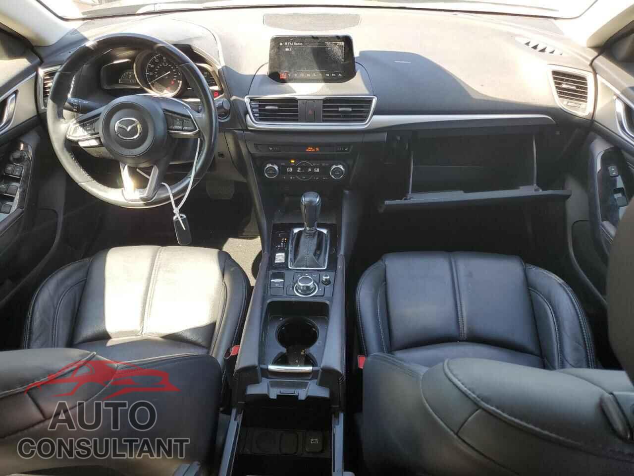 MAZDA 3 2018 - 3MZBN1L37JM205879