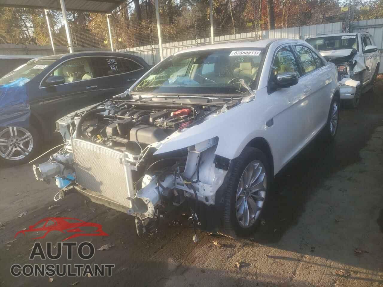 FORD TAURUS 2018 - 1FAHP2F89JG106372