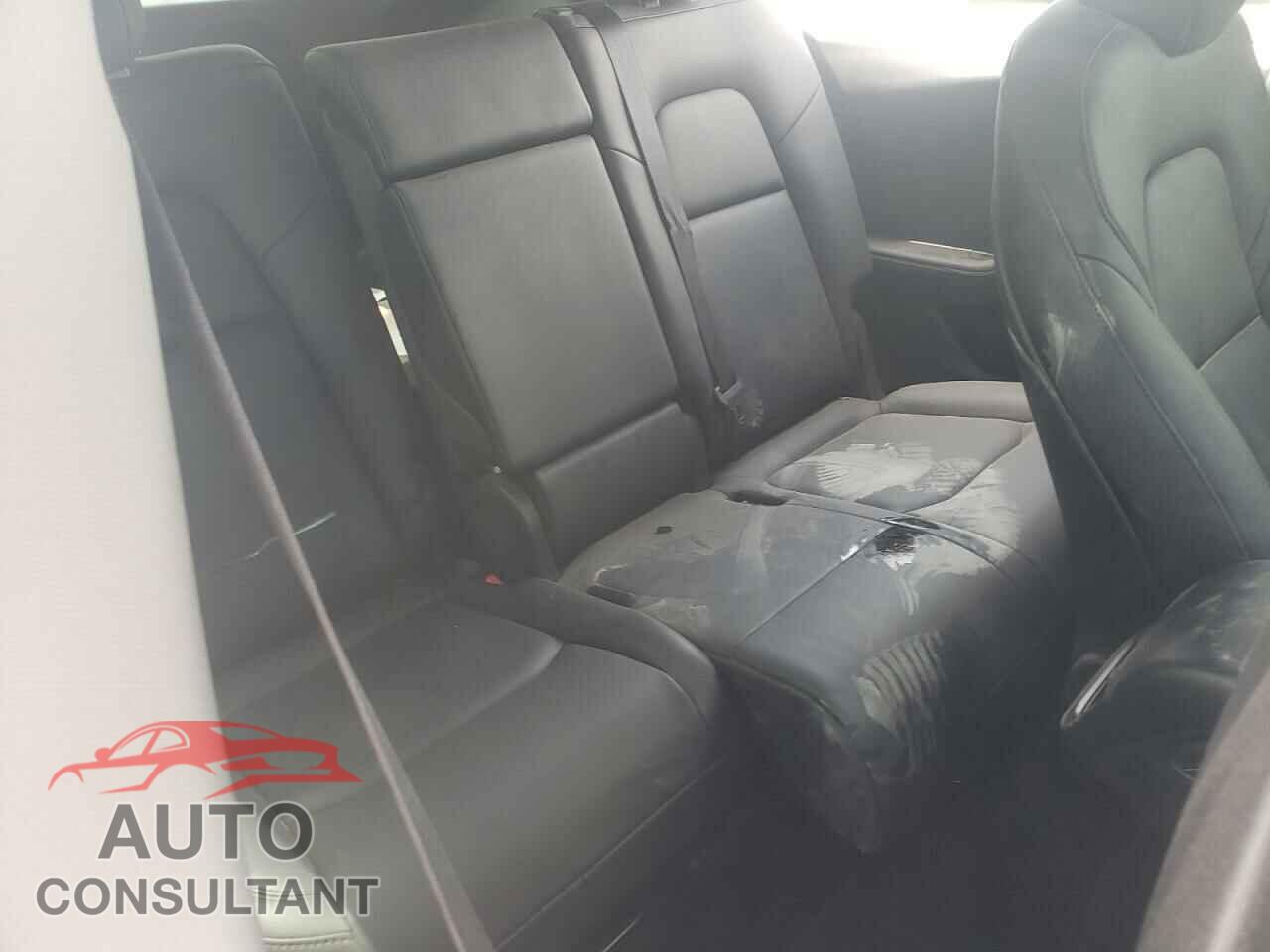 TESLA MODEL Y 2024 - 7SAYGAEE2RF021409