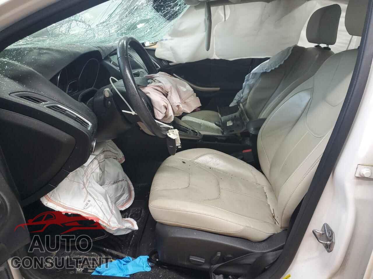 FORD FOCUS 2017 - 1FADP3J25HL212620