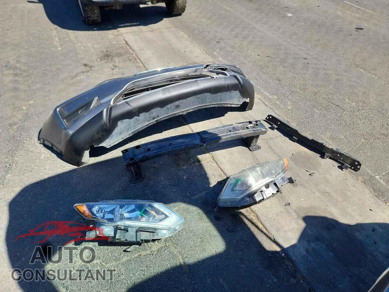NISSAN ROGUE 2017 - KNMAT2MT5HP514828