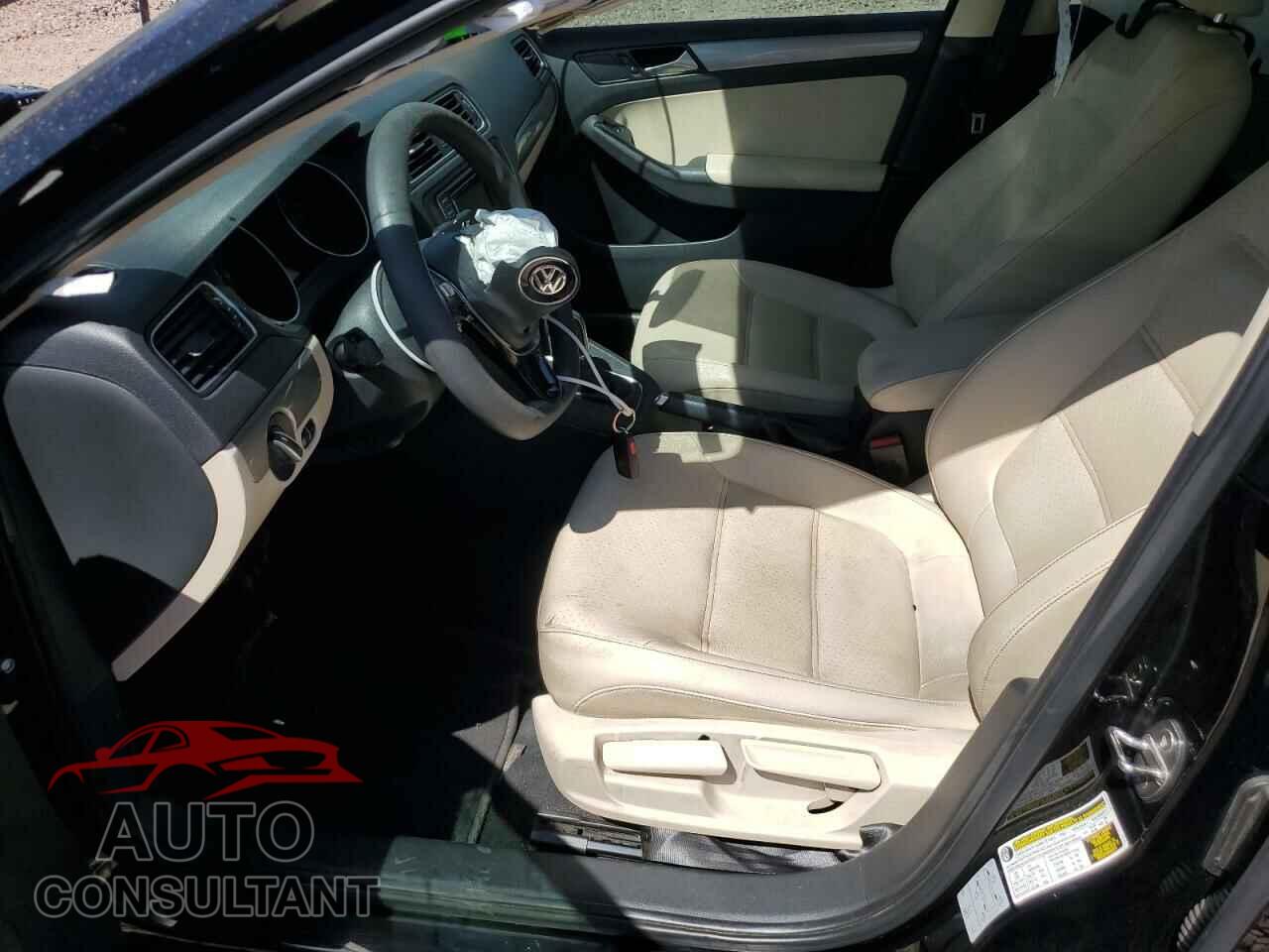 VOLKSWAGEN JETTA 2018 - 3VWDB7AJ5JM223173
