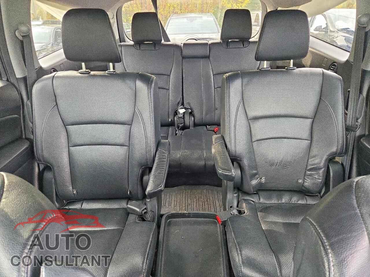 HONDA PILOT 2017 - 5FNYF6H98HB504199