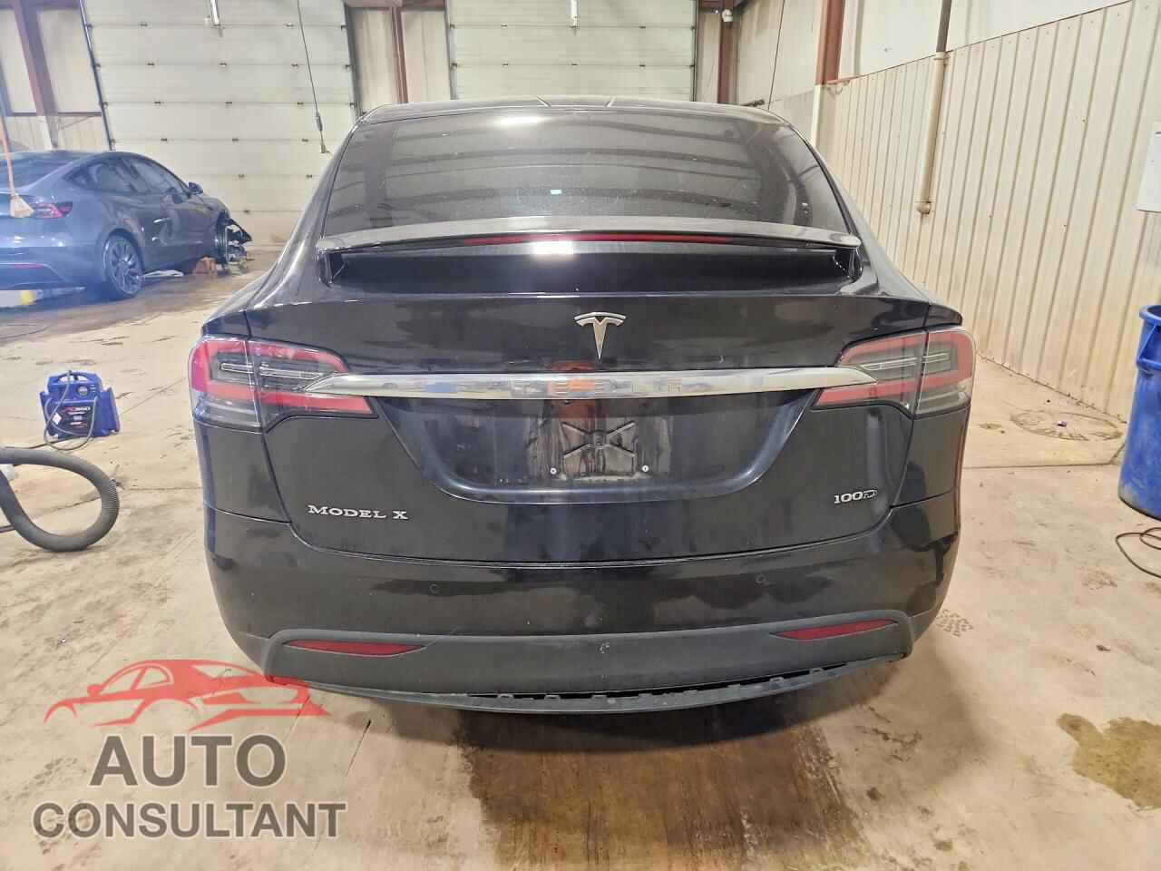 TESLA MODEL X 2017 - 5YJXCAE27HF075393