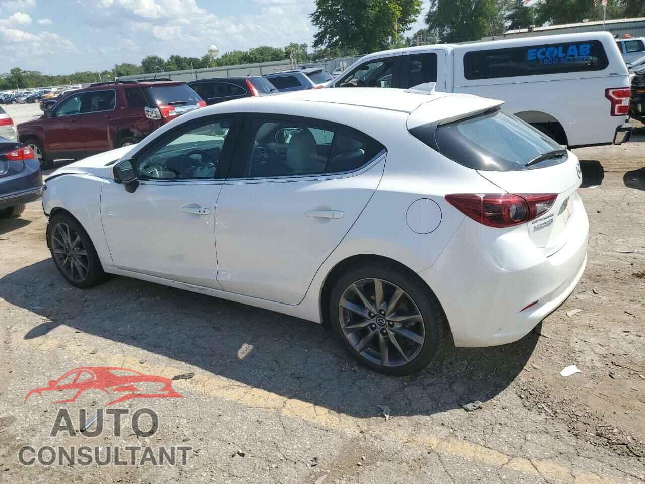 MAZDA 3 2018 - 3MZBN1M36JM268034