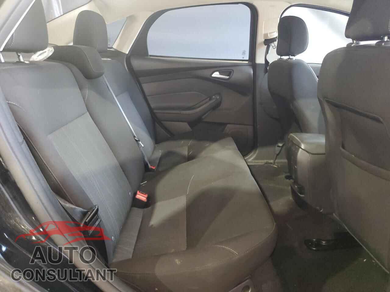 FORD FOCUS 2018 - 1FADP3FE5JL205532