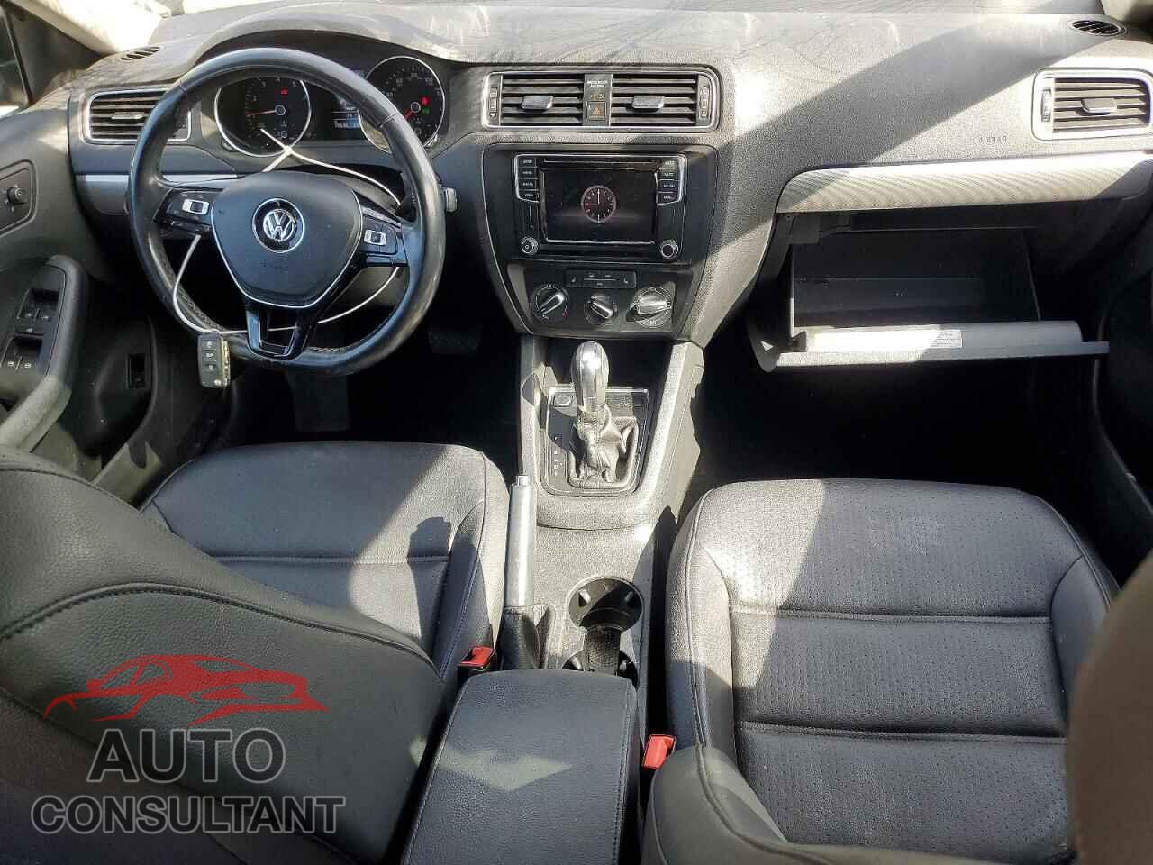 VOLKSWAGEN JETTA 2017 - 3VWDB7AJ1HM258741