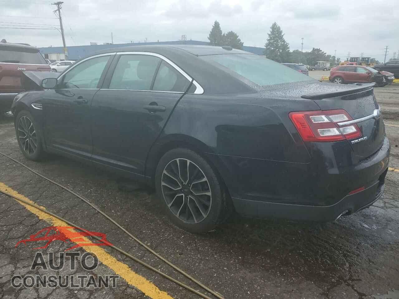 FORD TAURUS 2018 - 1FAHP2E88JG132589