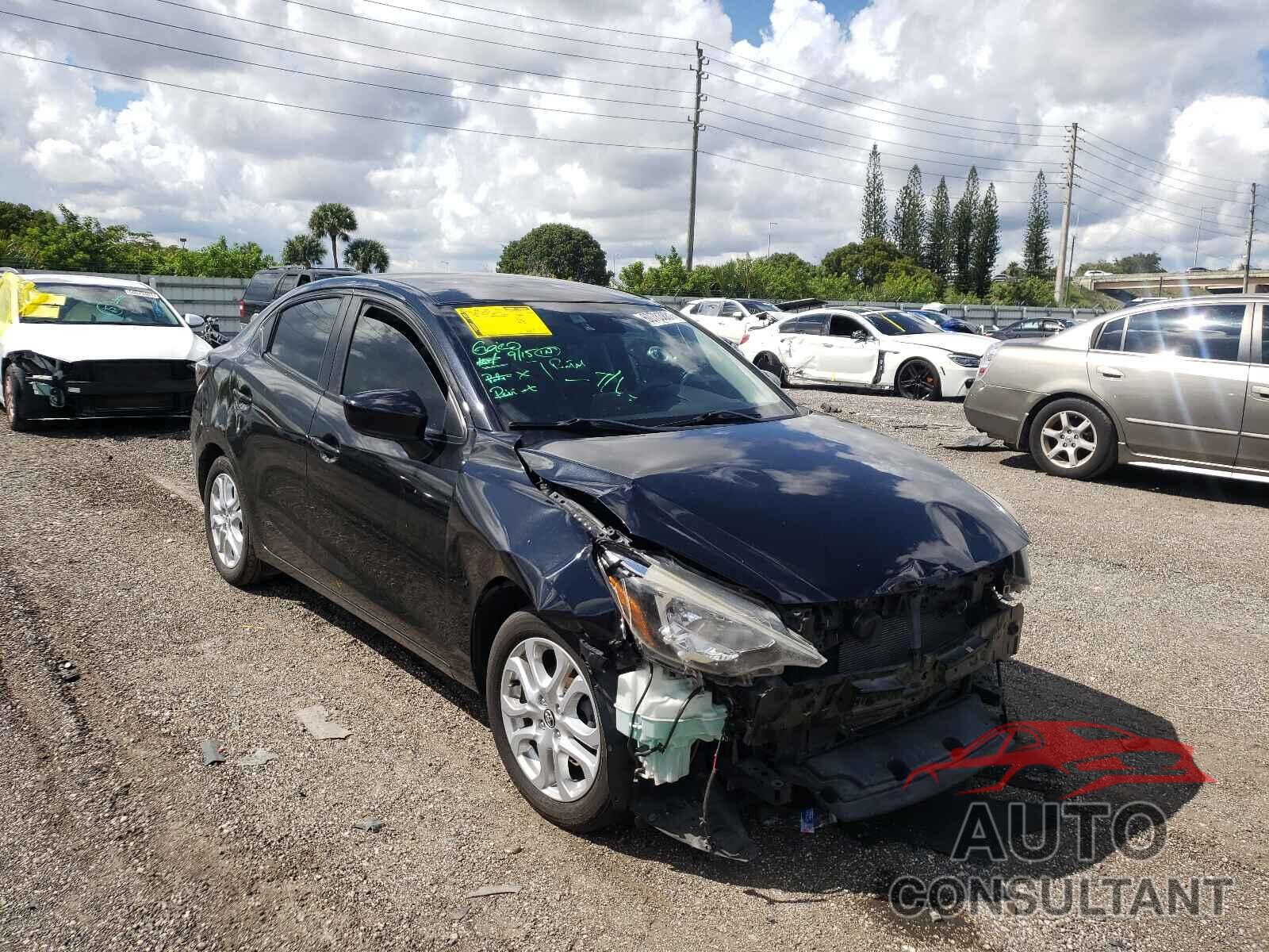 TOYOTA YARIS 2017 - 3MYDLBYV1HY176451