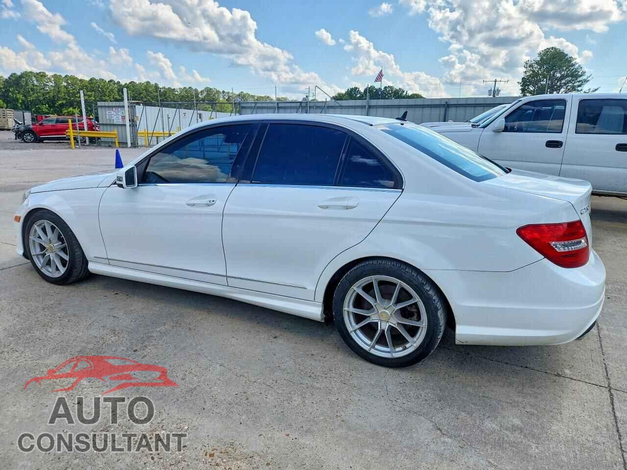 MERCEDES-BENZ C-CLASS 2014 - WDDGF4HB2EG192522