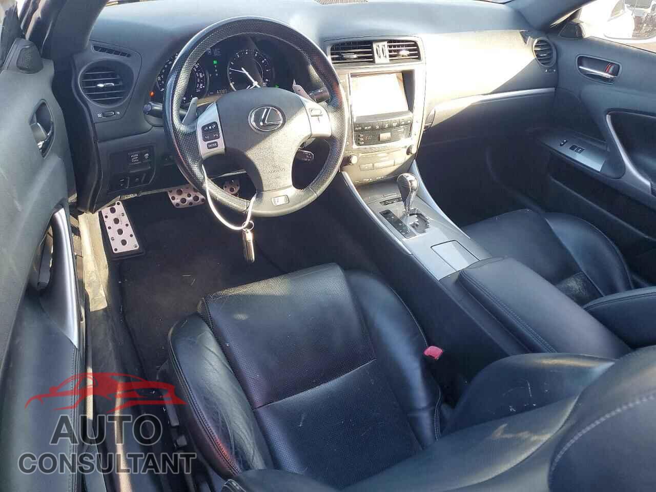 LEXUS IS 2014 - JTHFF2C24E2530287