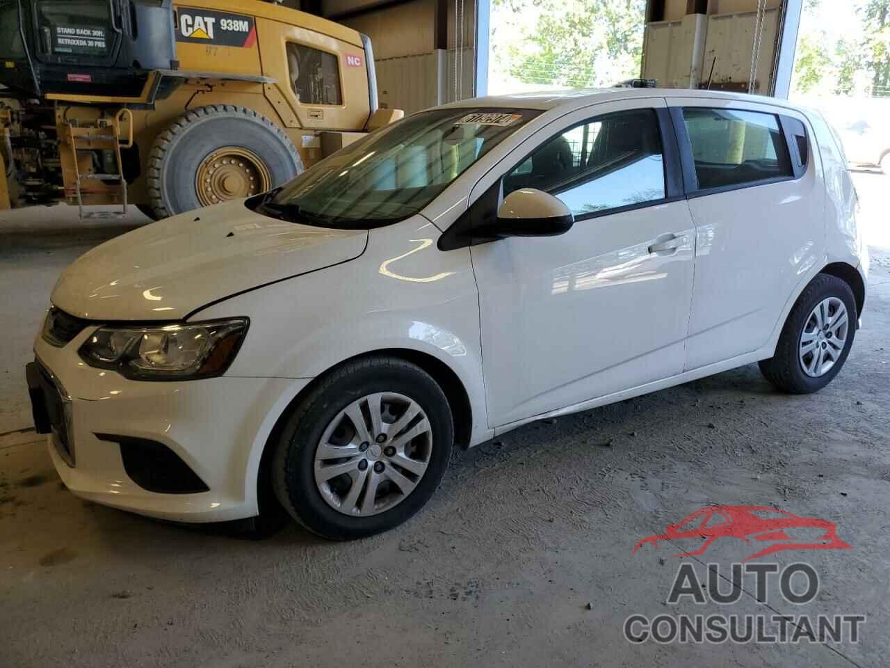 CHEVROLET SONIC 2018 - 1G1JG6SH4J4104306