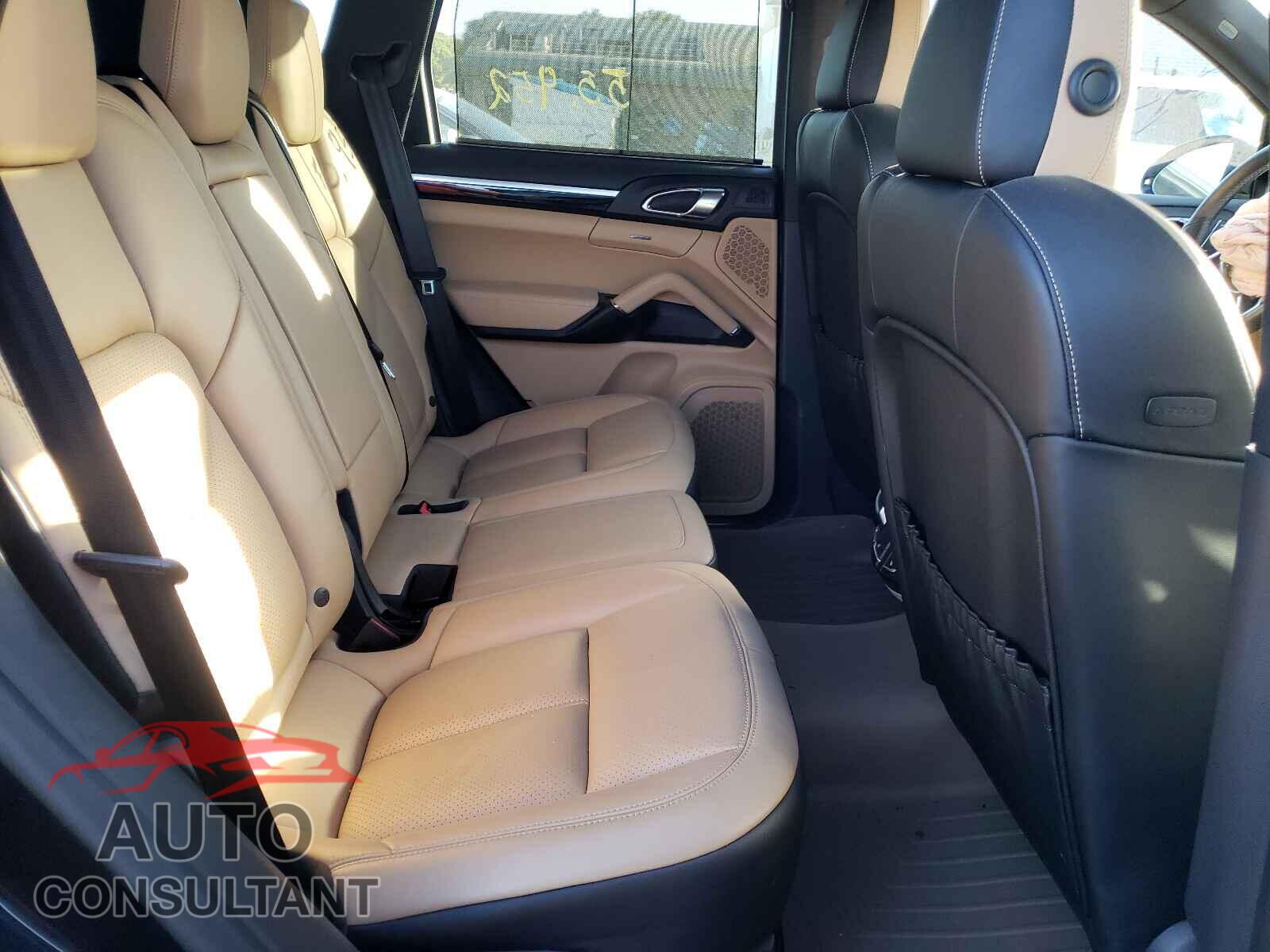 PORSCHE CAYENNE 2017 - WP1AA2A23HKA88604