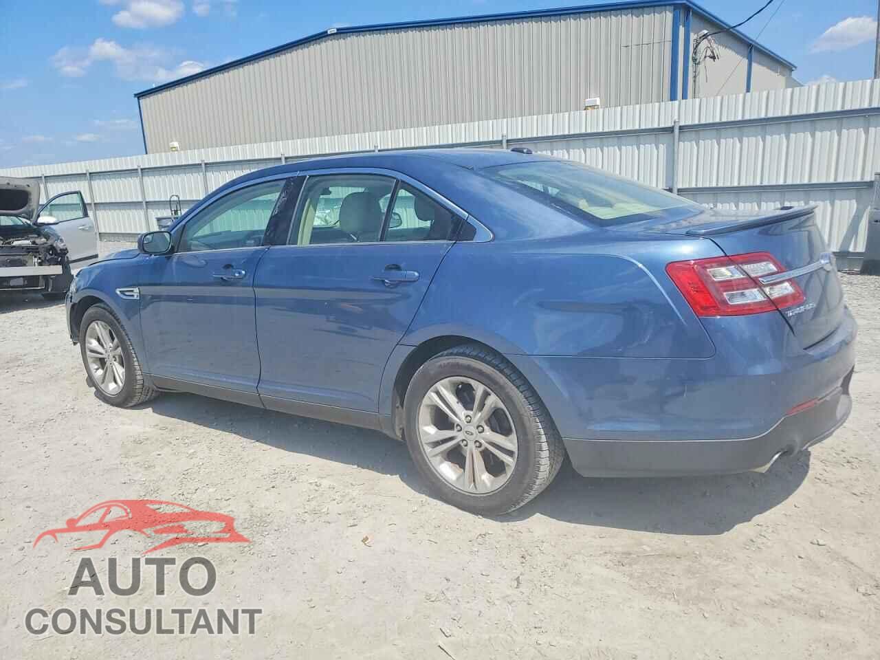 FORD TAURUS 2018 - 1FAHP2E80JG127595