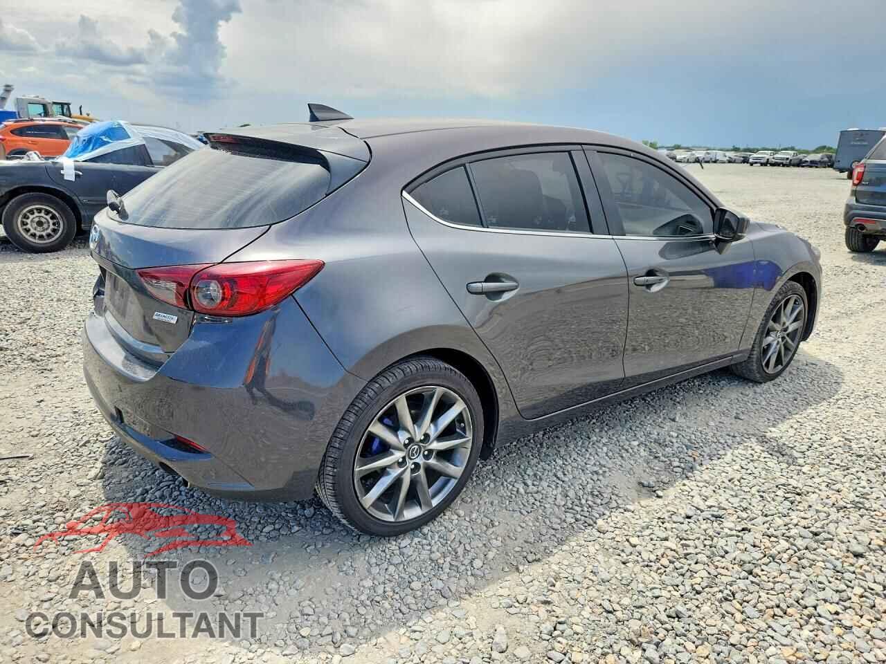 MAZDA 3 2018 - 3MZBN1L31JM252146