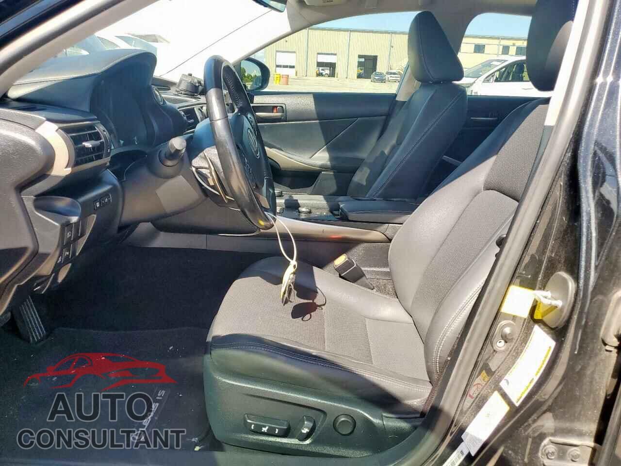 LEXUS IS 2017 - JTHBA1D24H5039369