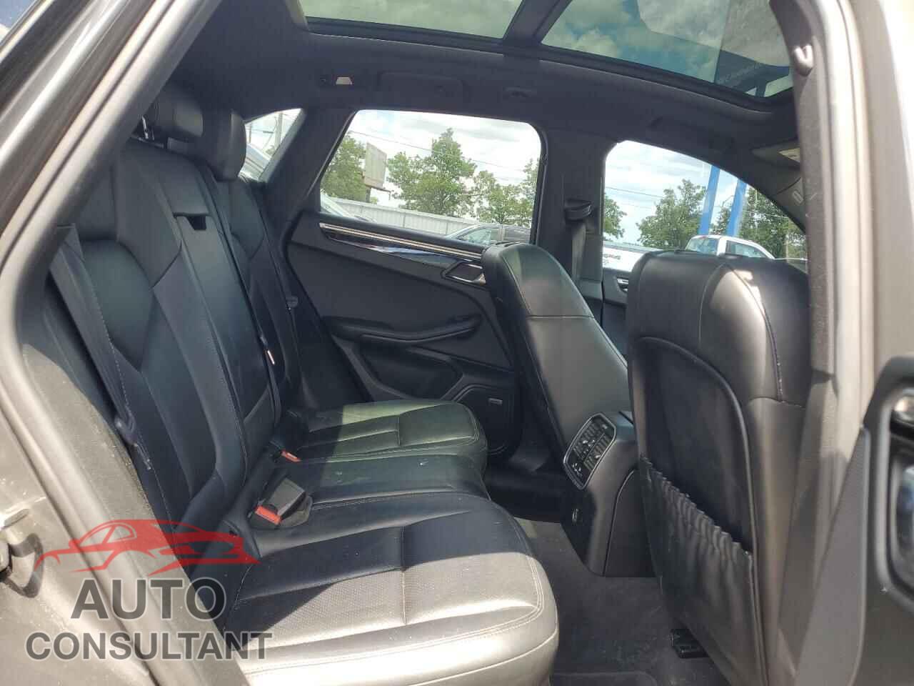 PORSCHE MACAN 2017 - WP1AA2A58HLB09077