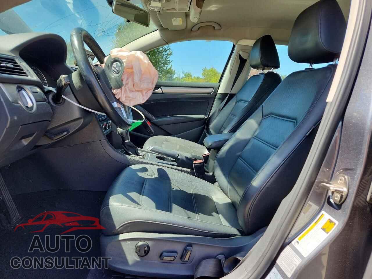 VOLKSWAGEN PASSAT 2015 - 1VWAT7A38FC123367