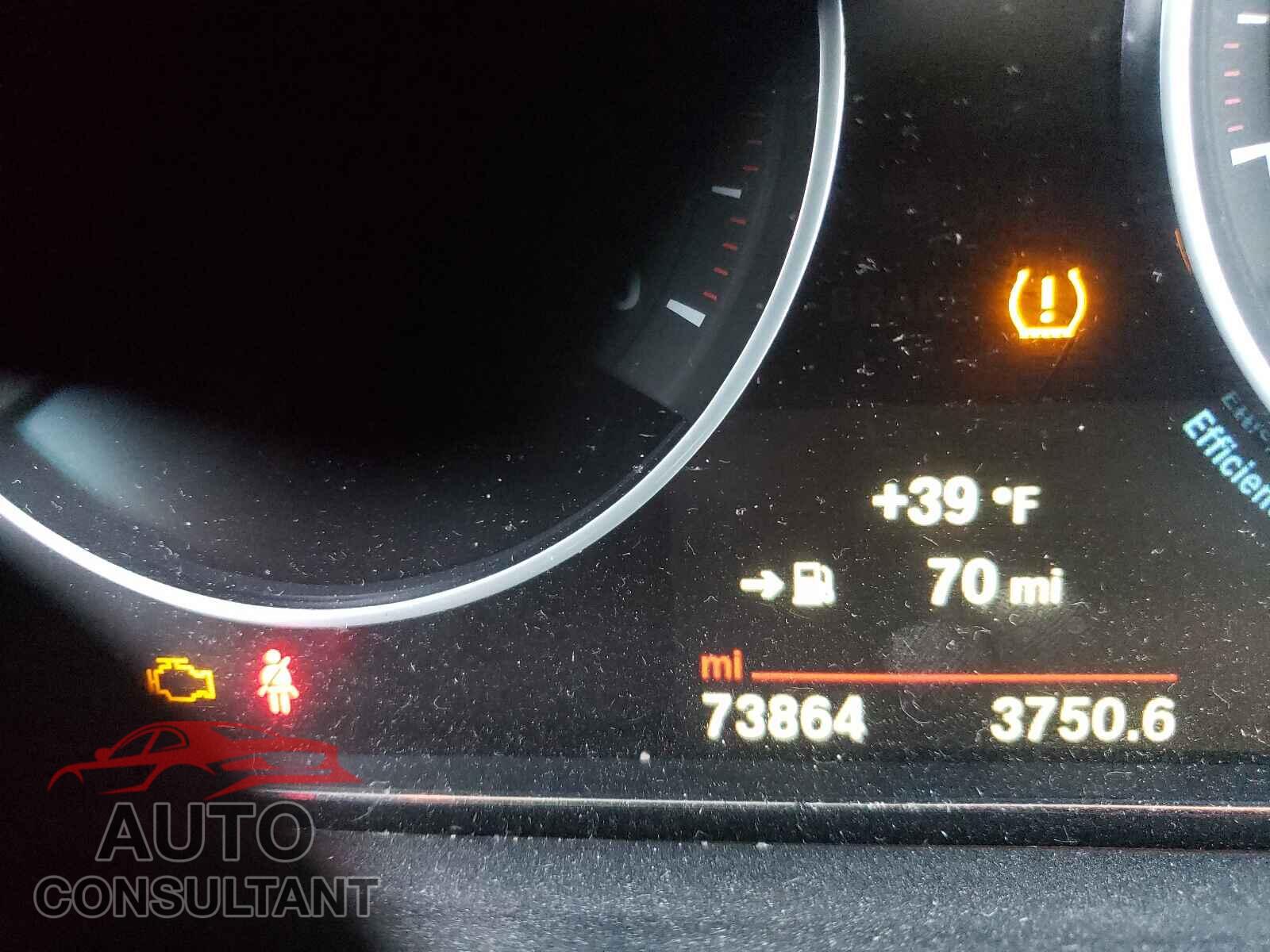 BMW 3 SERIES 2016 - WBA8E3G52GNU05357