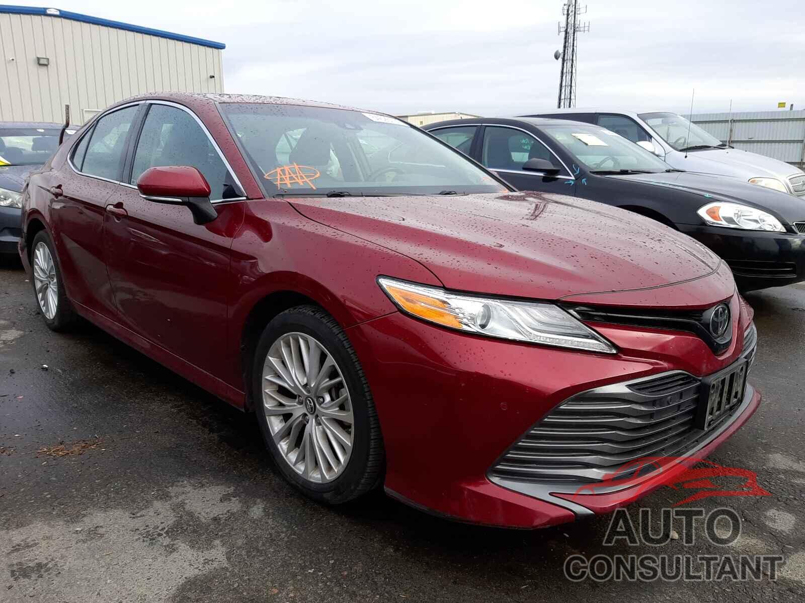 TOYOTA CAMRY 2018 - 4T1B11HK5JU501988