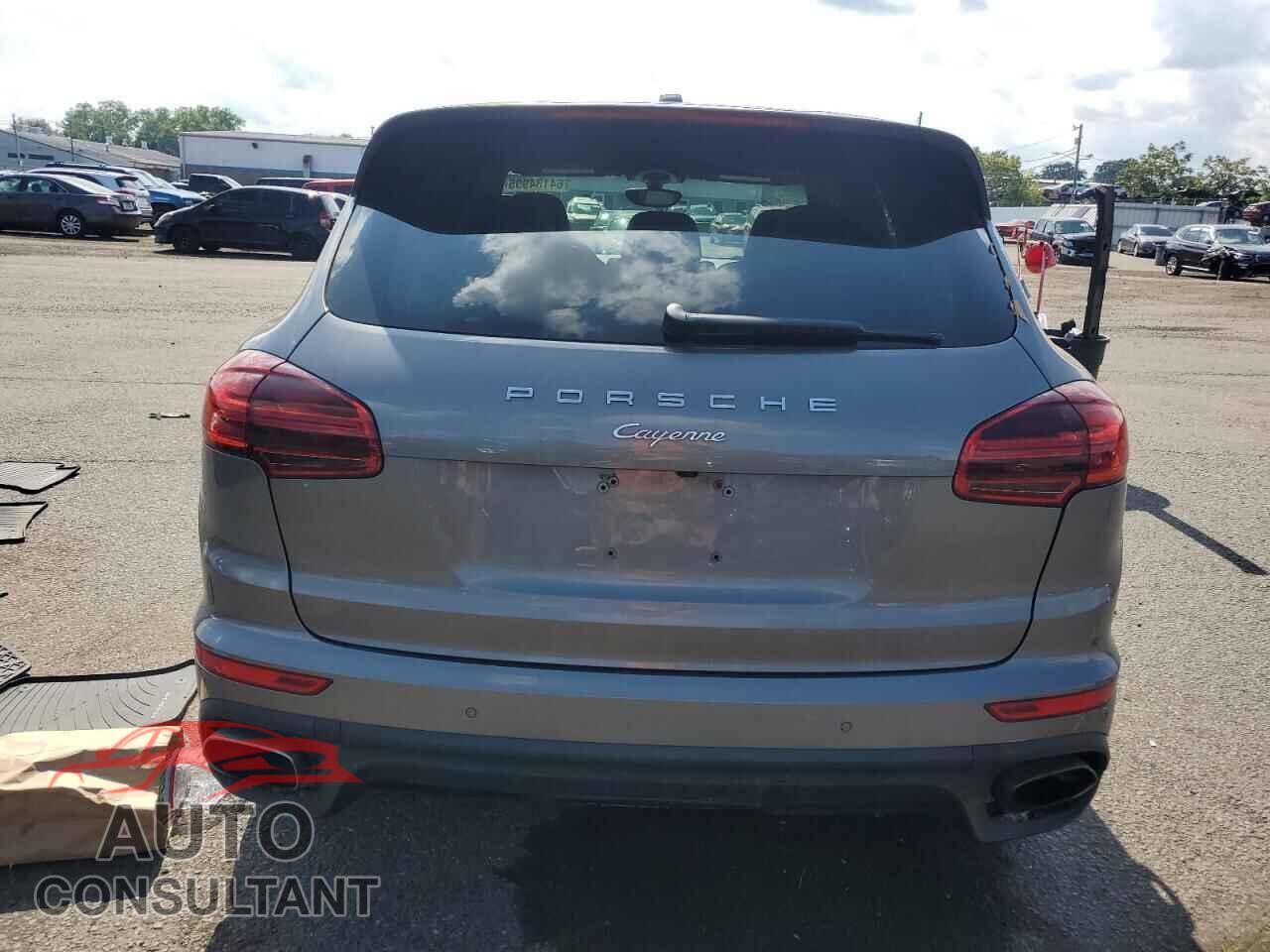 PORSCHE CAYENNE 2016 - WP1AA2A28GKA13220