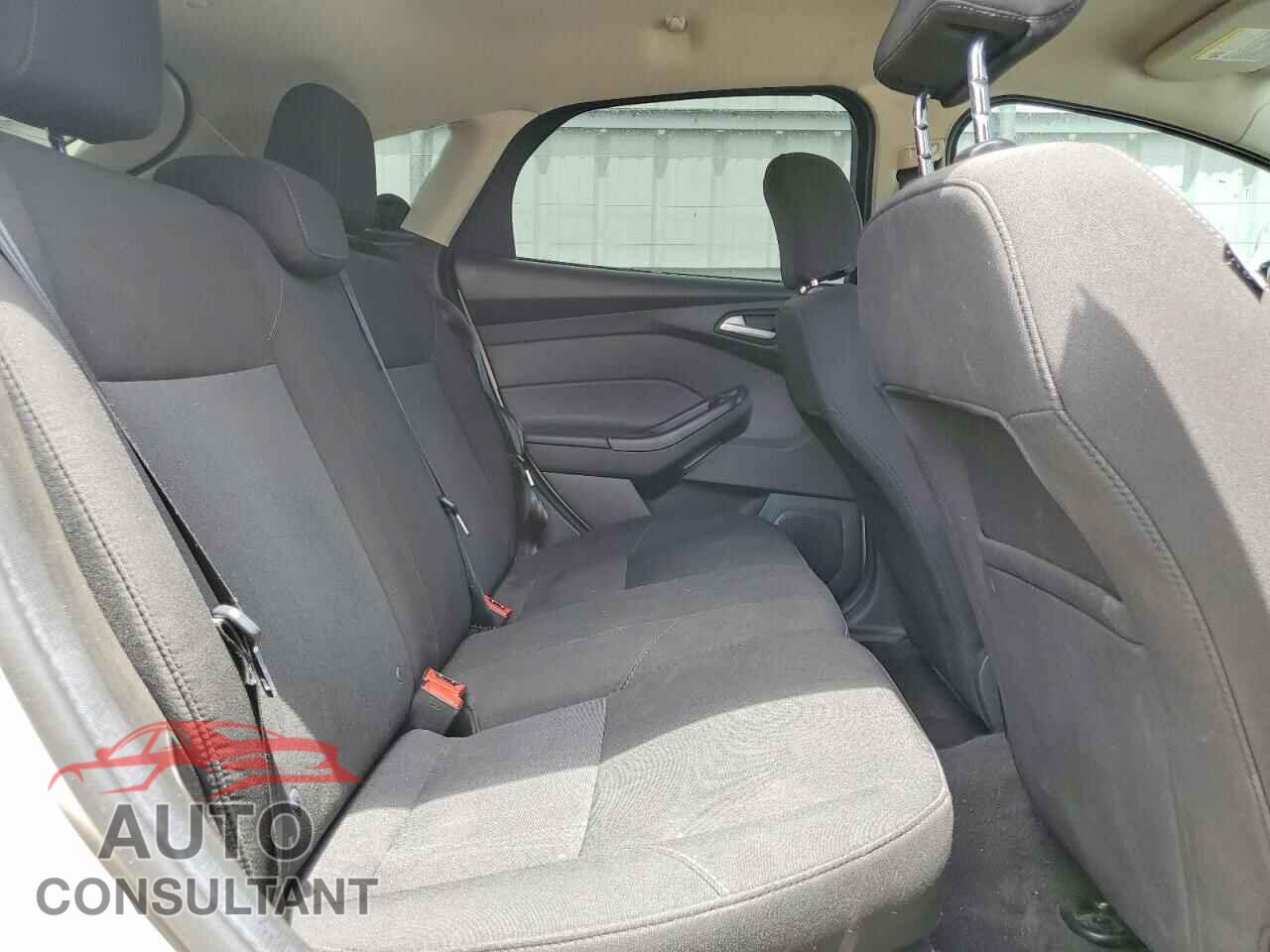 FORD FOCUS 2017 - 1FADP3K24HL285329