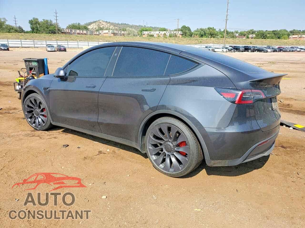 TESLA MODEL Y 2024 - 7SAYGDEF8RF050004