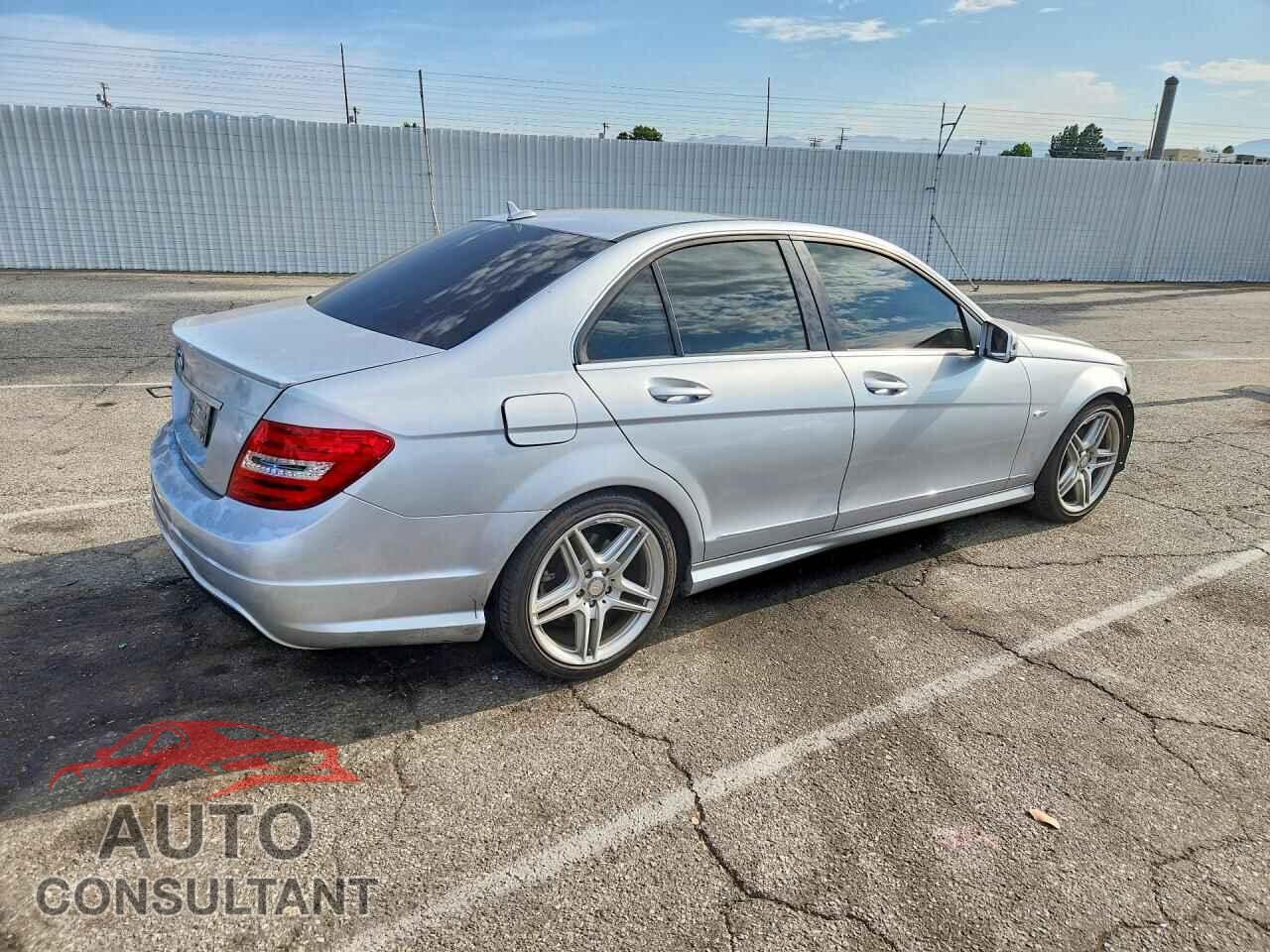 MERCEDES-BENZ C-CLASS 2012 - WDDGF4HBXCA615864