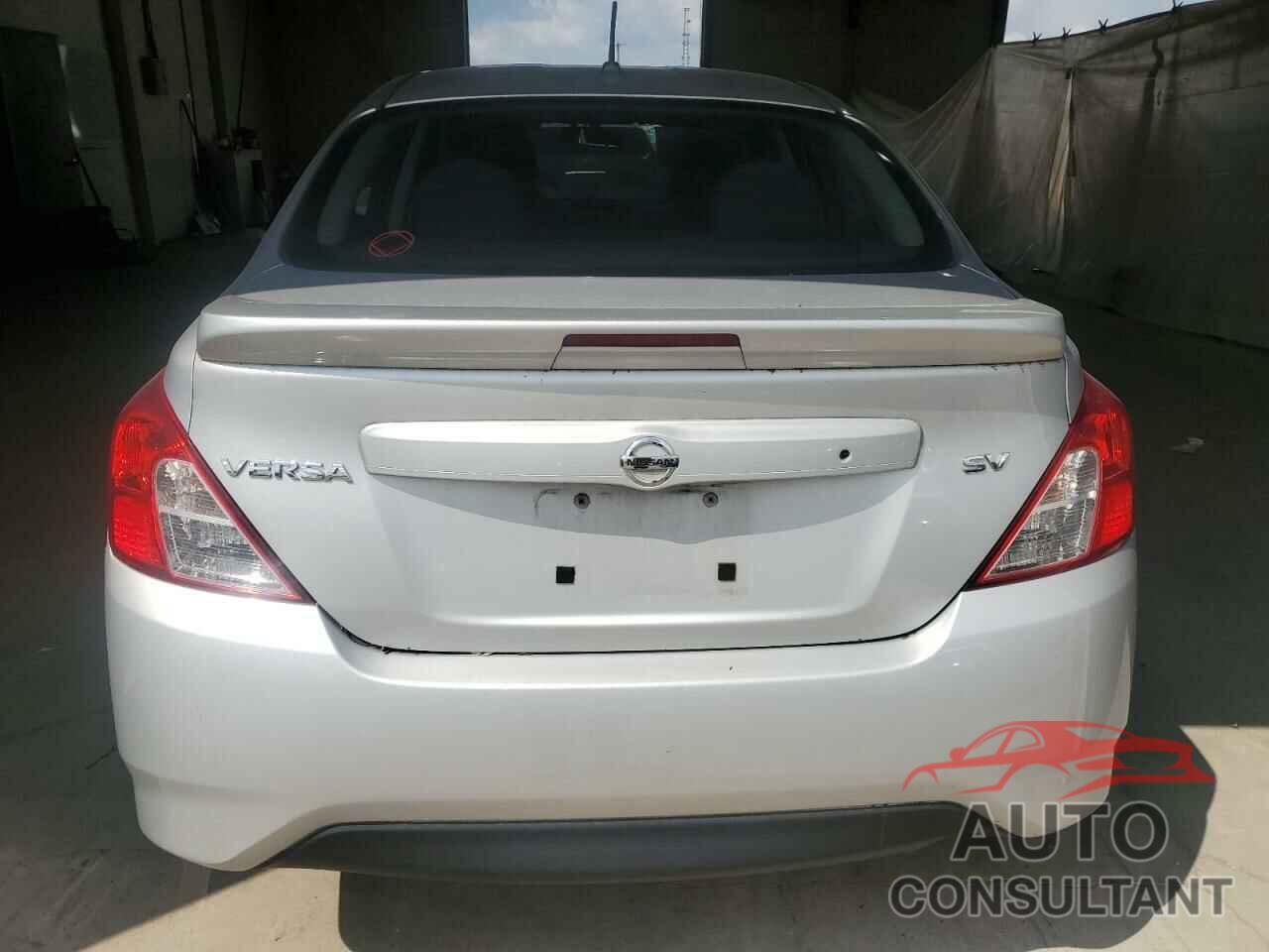NISSAN VERSA 2018 - 3N1CN7AP7JL801857