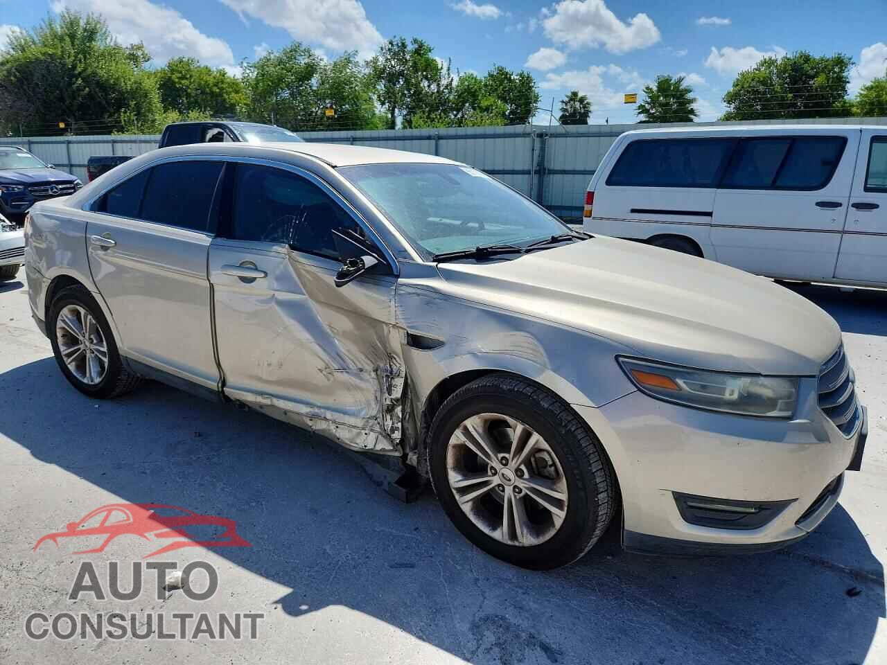 FORD TAURUS 2018 - 1FAHP2E83JG109186