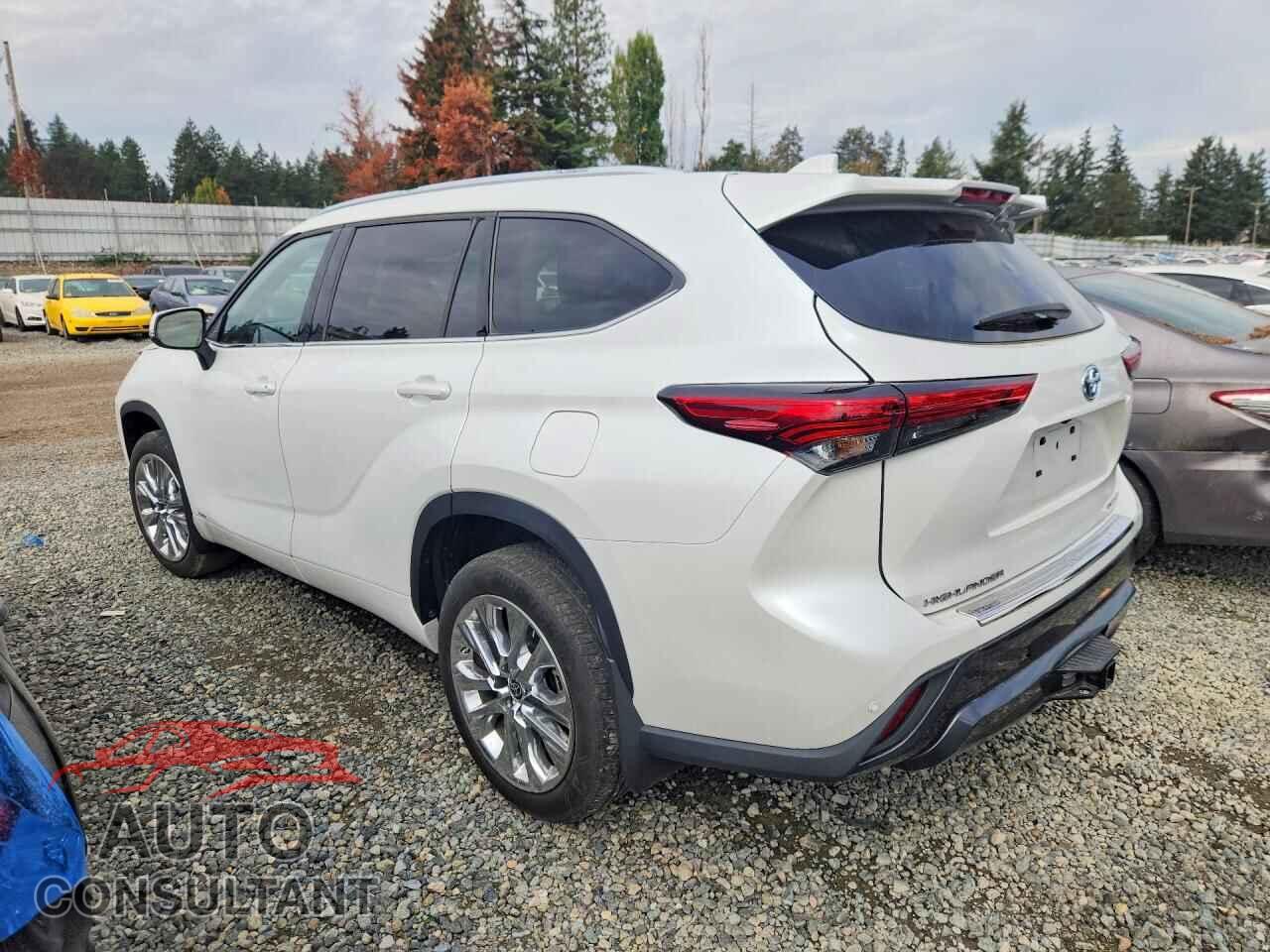 TOYOTA HIGHLANDER 2023 - 5TDXBRCH9PS119896