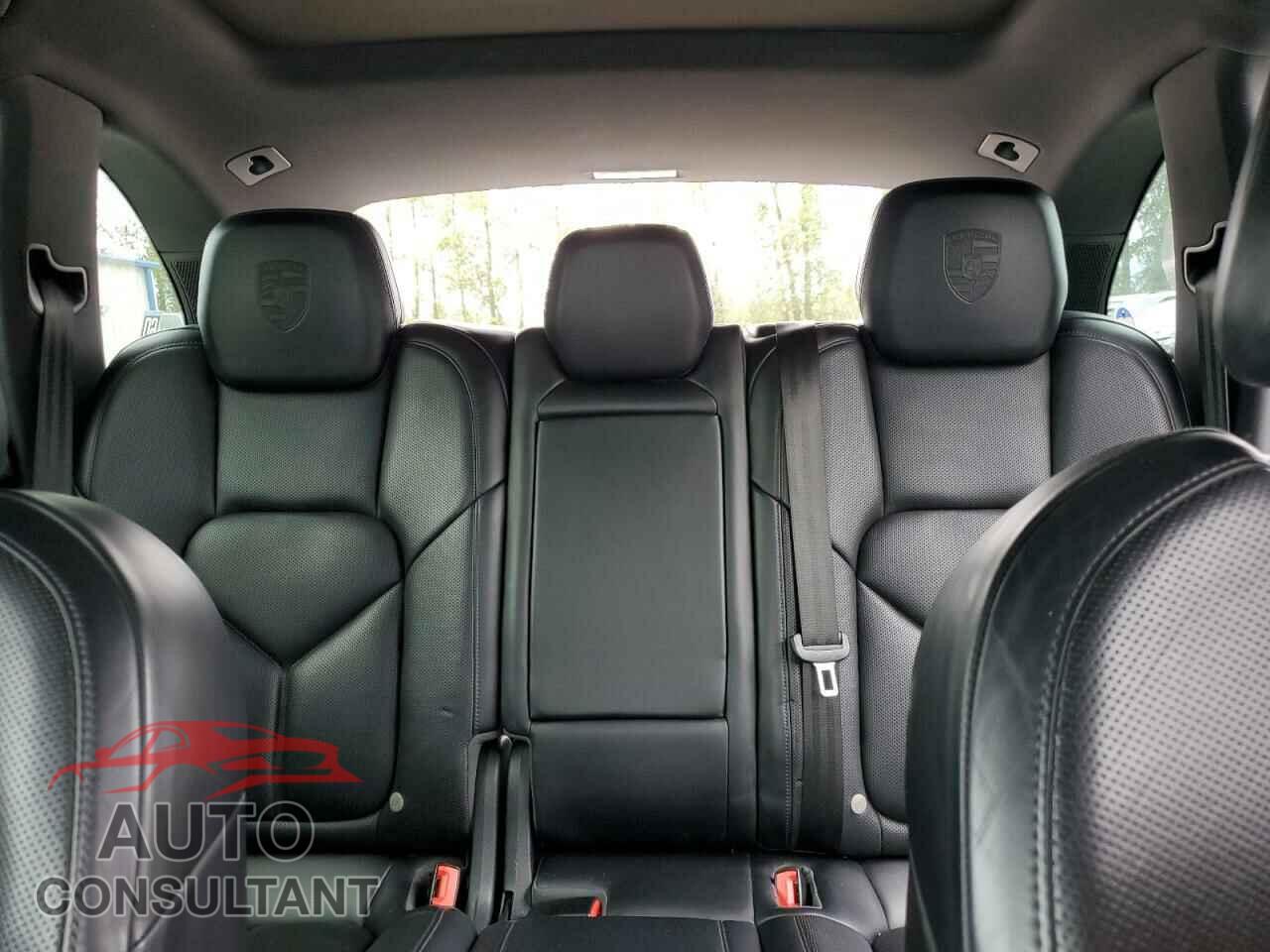 PORSCHE CAYENNE 2017 - WP1AA2A25HKA87454