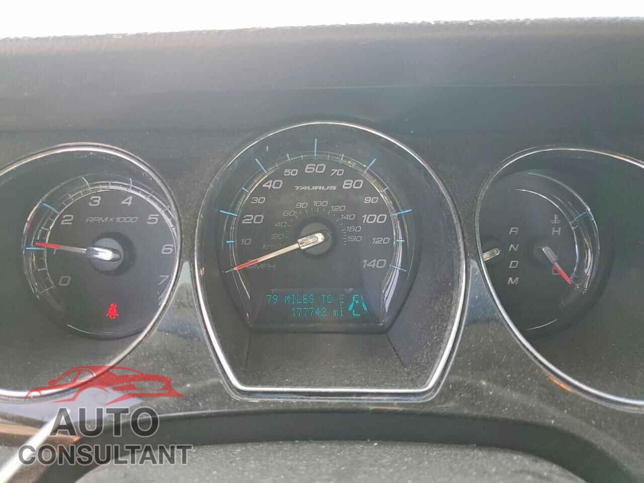 FORD TAURUS 2011 - 1FAHP2FW0BG135940
