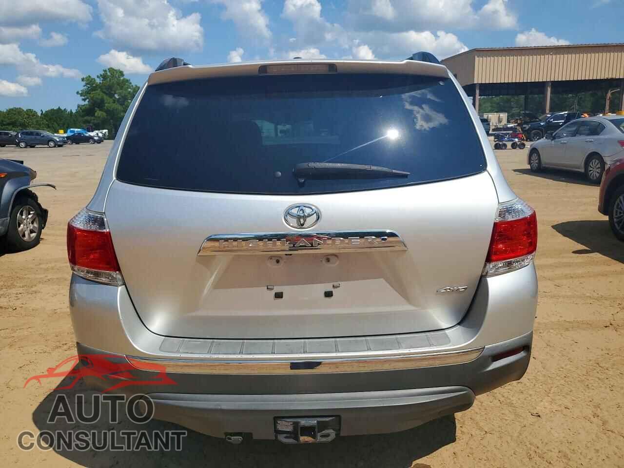 TOYOTA HIGHLANDER 2012 - 5TDBK3EH5CS106531