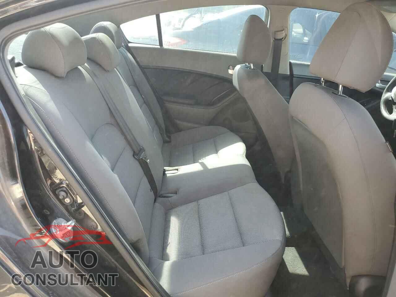 KIA FORTE 2017 - 3KPFK4A76HE011952
