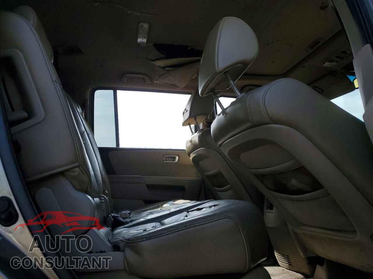 HONDA PILOT 2011 - 5FNYF4H53BB501025