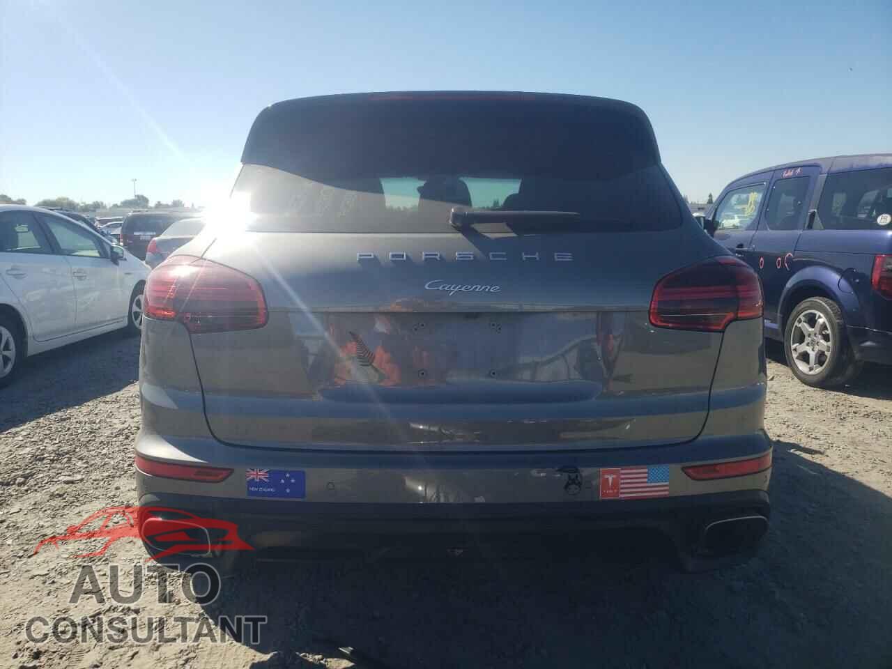 PORSCHE CAYENNE 2016 - WP1AA2A21GKA13205