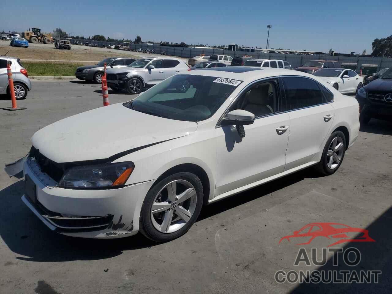 VOLKSWAGEN PASSAT 2013 - 1VWBP7A32DC046050