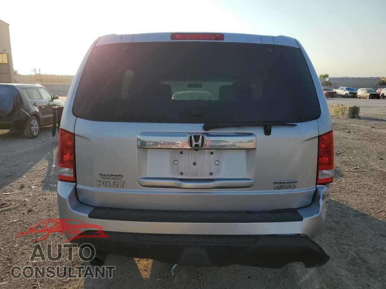 HONDA PILOT 2015 - 5FNYF4H30FB063200