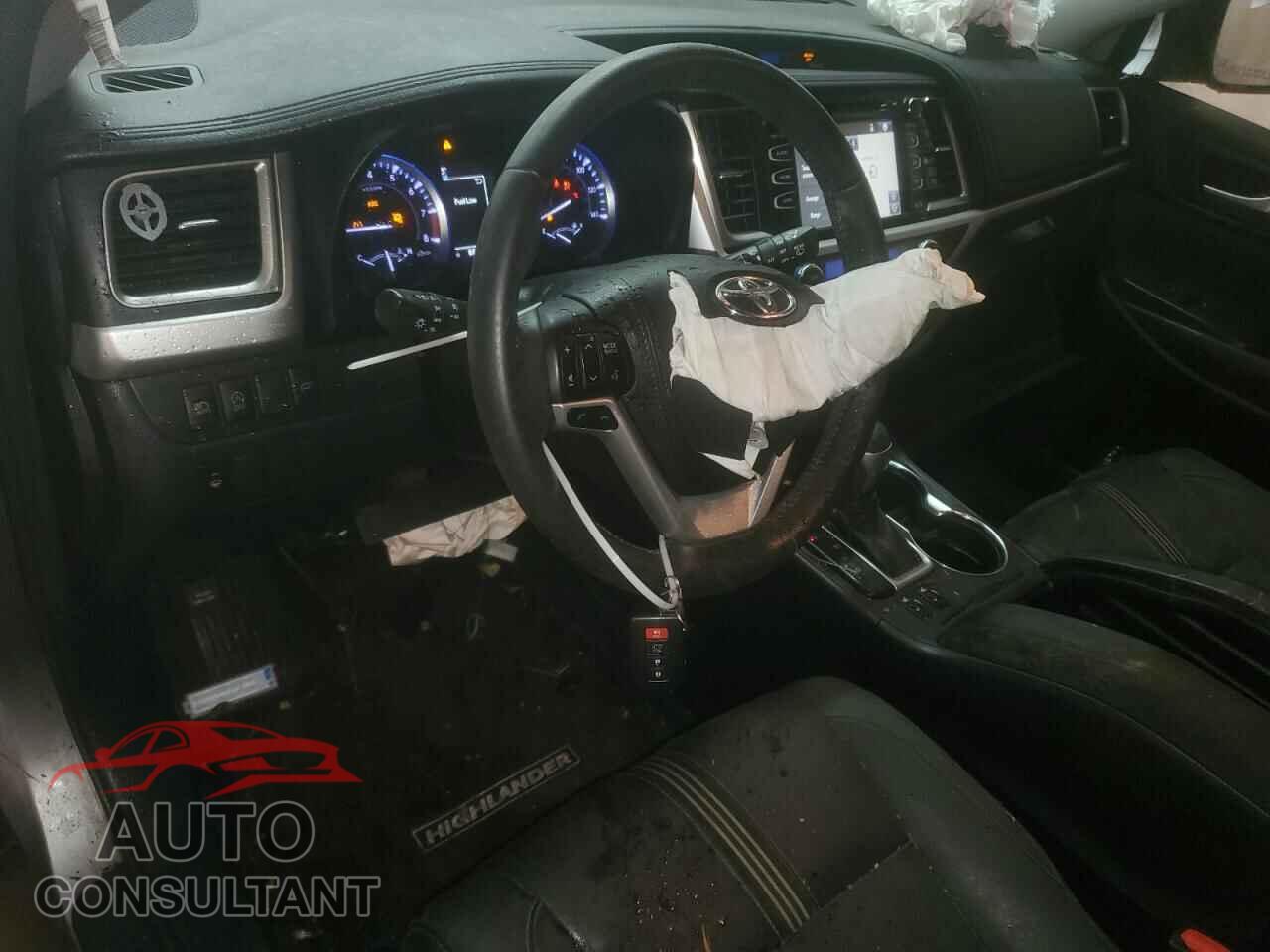 TOYOTA HIGHLANDER 2018 - 5TDKZRFH5JS539096