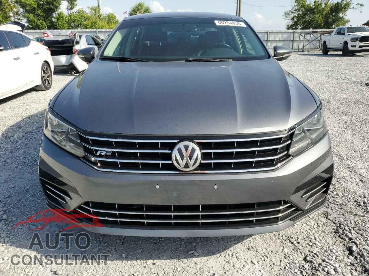 VOLKSWAGEN PASSAT 2017 - 1VWDT7A37HC000126