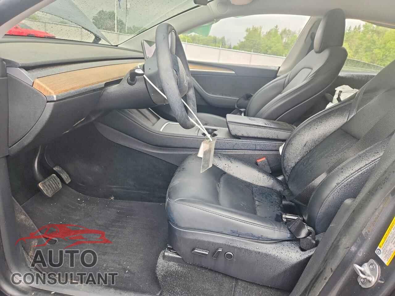 TESLA MODEL Y 2023 - LRWYGDFD3PC019373