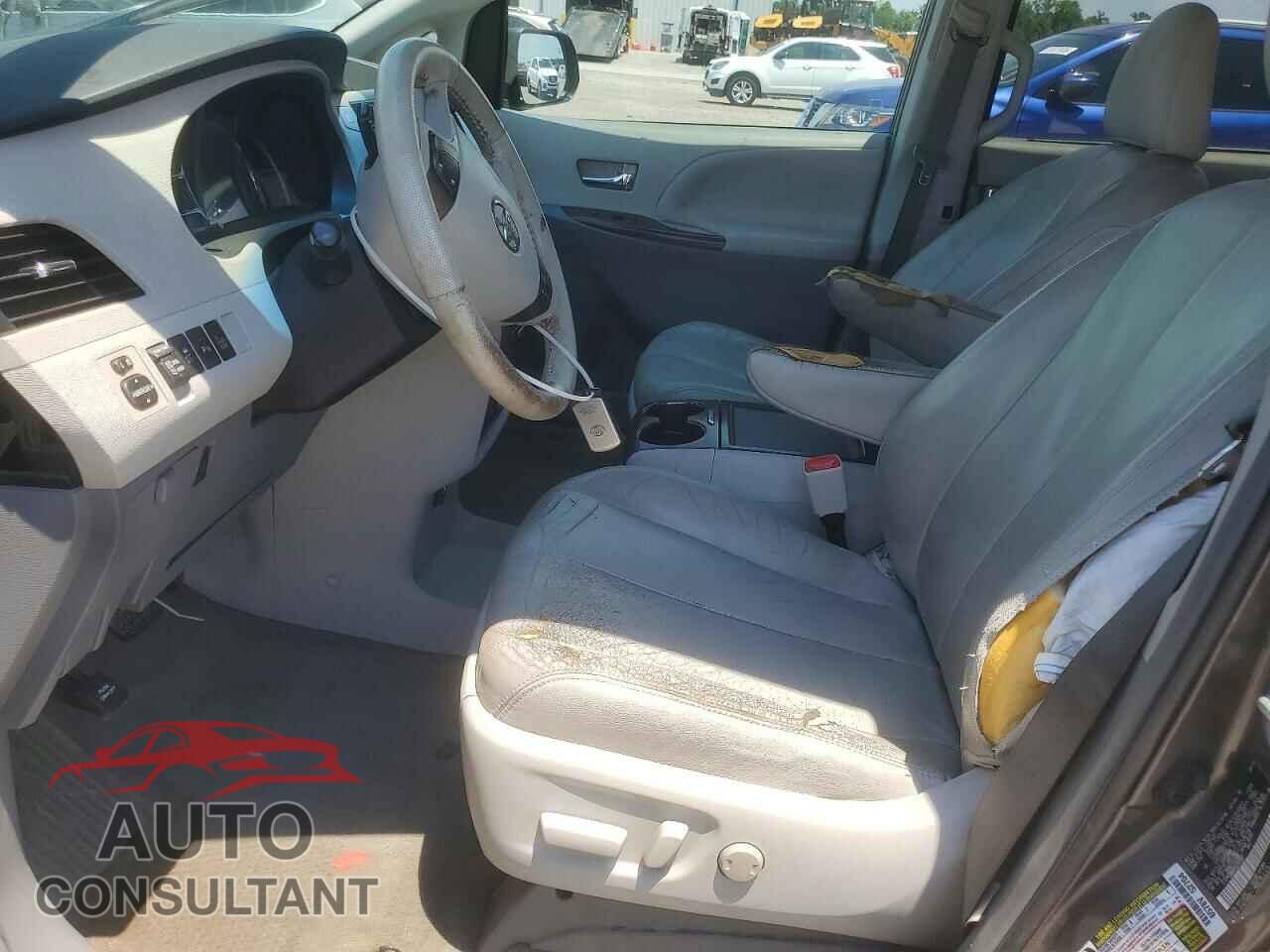 TOYOTA SIENNA 2013 - 5TDYK3DC6DS280187