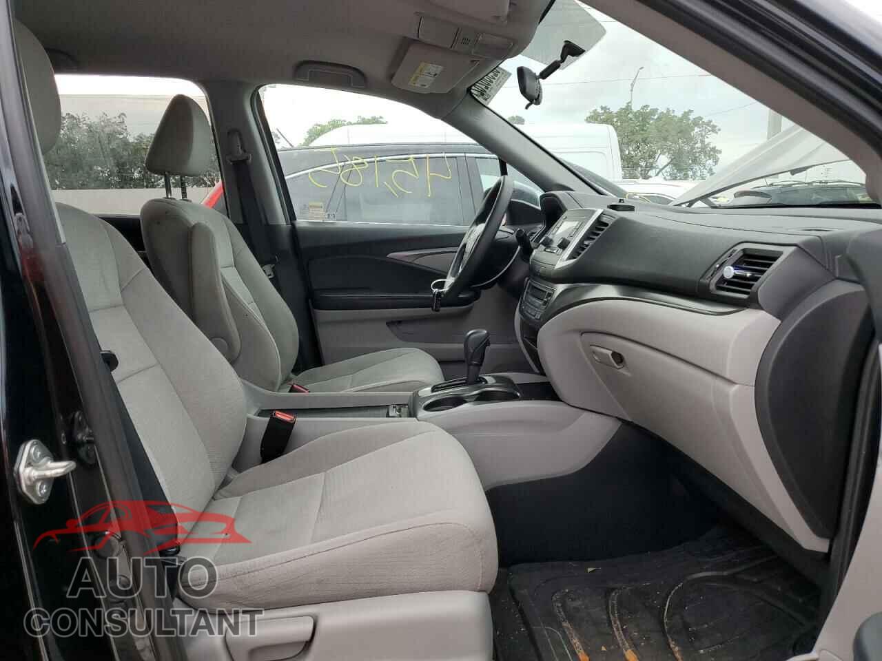 HONDA PILOT 2017 - 5FNYF5H16HB043217