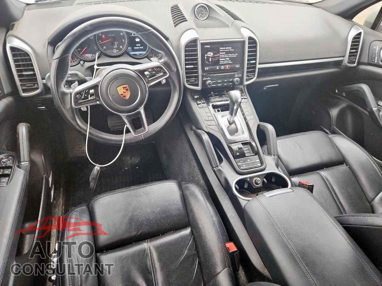 PORSCHE CAYENNE 2018 - WP1AA2A27JKA01468