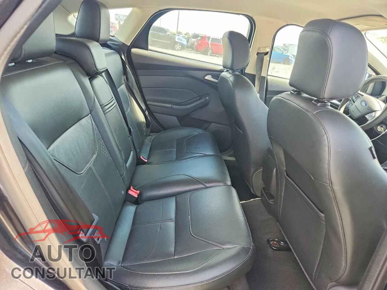 FORD FOCUS 2017 - 1FADP3K2XHL262217