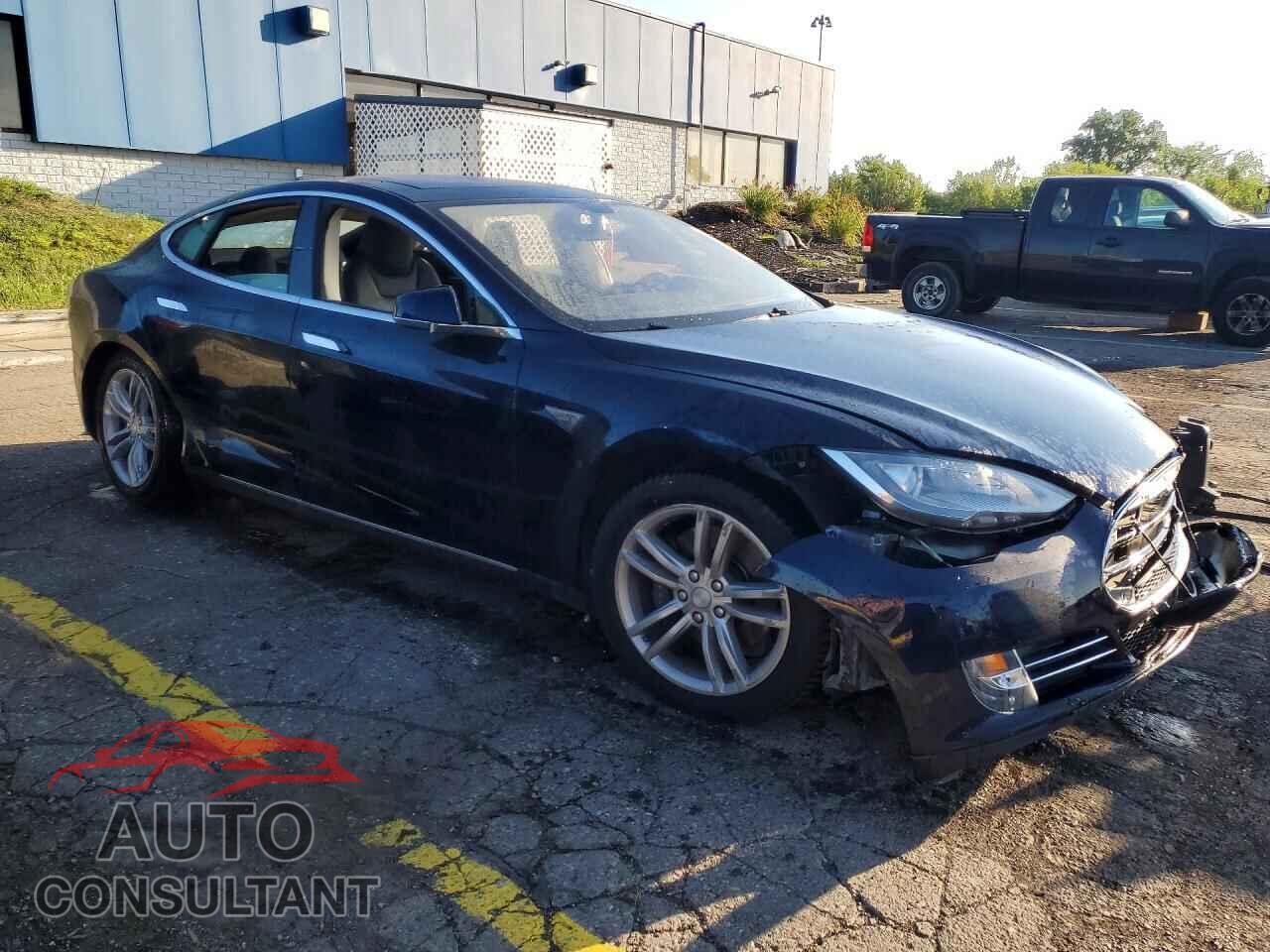TESLA MODEL S 2013 - 5YJSA1DN8DFP21126