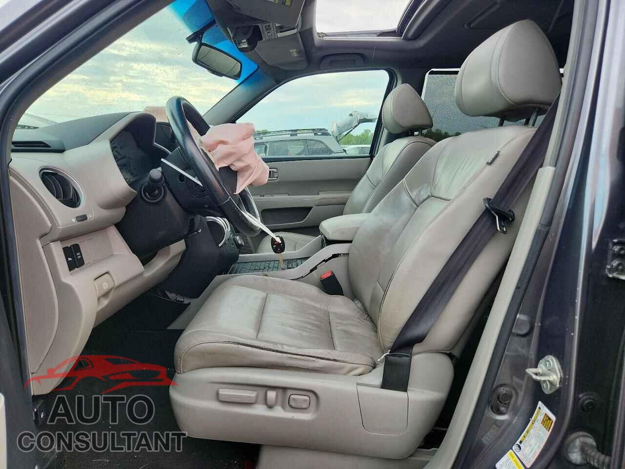 HONDA PILOT 2011 - 5FNYF4H91BB095474